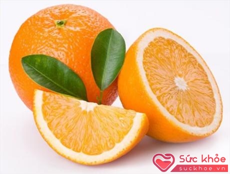 Chỉ cần 1-2 ly nước ép cam tươi mỗi ngày thay cho các loại nước ngọt đóng chai khác là bạn đã giúp bổ sung rất nhiều vitamin C, thiamin và folate cho cơ thể