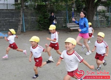 Rèn luyện thể chất và tinh thần luôn được chú trọng ở trẻ em Nhật (Ảnh minh họa: Internet)