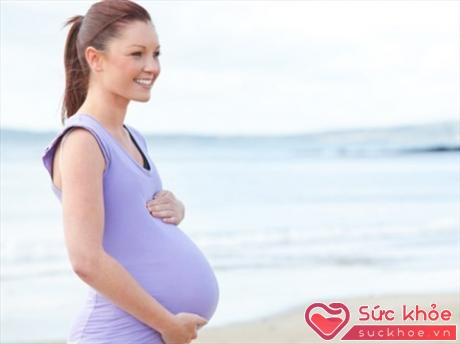 Chảy máu có thể là dấu hiệu của sảy thai, thường dễ xảy ra trong 3 tháng đầu
