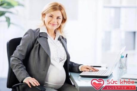 Xin chuyển sang làm việc tại bộ phận khác cũng là một cách bảo đảm sức khỏe thai kì 