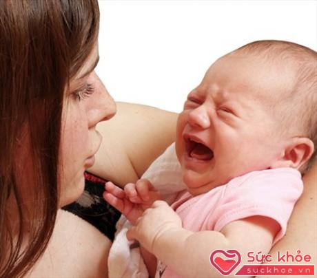 Nếu trẻ bỏ bú, khóc thét từng cơn thì hãy nghĩ đến khả năng trẻ bị lồng ruột (Ảnh minh họa: Internet)