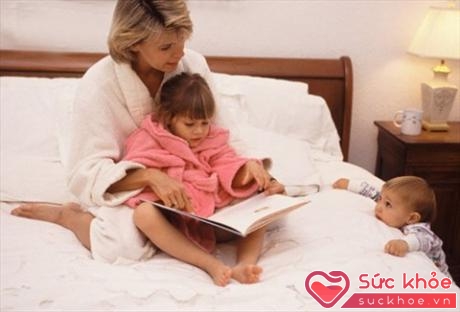 Bố mẹ hãy dành thời gian để đọc sách cho trẻ mỗi ngày