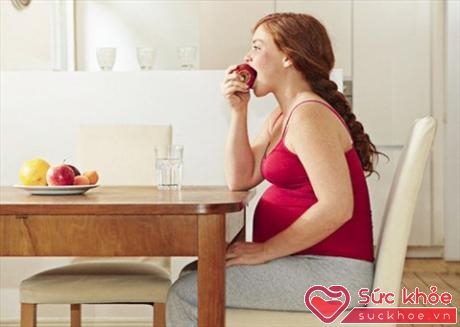 Phụ nữ mang thai có nhiều khả năng tăng cân quá mức nếu ăn quá nhiều (Ảnh: Internet)