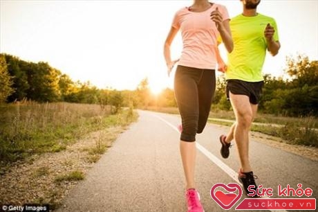Chạy bộ từ lâu đã được coi là một môn thể thao hiệu quả trong việc cải thiện sức khỏe và giảm cân. Giờ đây, bạn có thêm lý do để tích cực tham gia luyện tập mỗi ngày. Ảnh: Getty Images.
