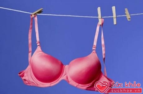 Khoa học chưa tìm ra lý do nào cho thấy nguyên nhân mặc áo ngực gây bệnh ung thư vú (Ảnh minh họa: Internet)