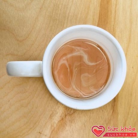 Uống cà phê vào buổi sáng hoặc buổi trưa sẽ gây cản trở quá trình hấp thụ canxi của cơ thể