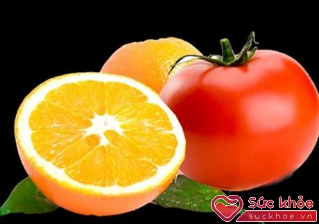 Cam và cà chua là những thực phẩm rất thích hợp cho cả mùa đông