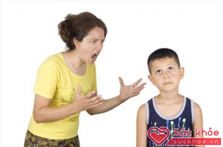 Quát mắng không phải là cách hay để dạy trẻ không nghe lời (Ảnh minh họa: Internet)