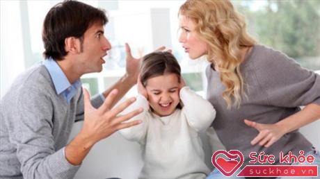 Bố mẹ hay to tiếng với nhau có thể khiến con có các hành vi bạo lực khi trưởng thành