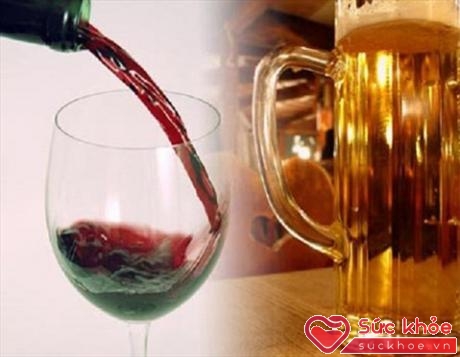 Những người sử dụng quá nhiều rượu bia có nguy cơ ung thư gan cao gấp nhiều lần những người khác