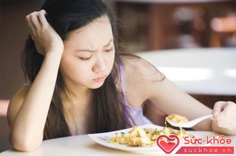 Bất thường chán ăn hoặc thèm ăn có thể là dấu hiệu của ung thư buồng trứng