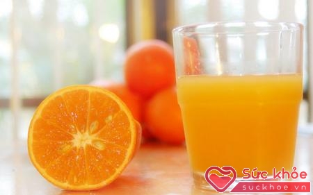 Không nên uống quá nhiều nước cam