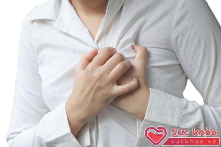 Đau tức ngực là triệu chứng của bệnh tim mạch