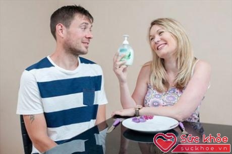 Bà bầu khiến chồng phát hoảng vì thích ăn xà phòng