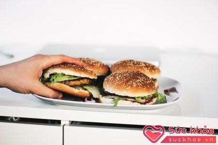 Hamburger chứa hàm lượng chất béo cao