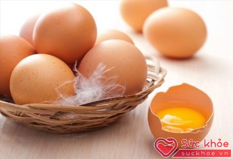 Bị sốt ăn trứng gà sẽ làm cho nhiệt lượng cơ thể tăng lên không phát tán ra ngoài