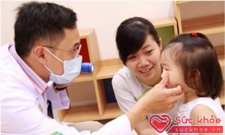  Nếu có dấu hiệu bất thường hãy cho trẻ đi khám ngay để tránh biến chứng nguy hiểm (Ảnh minh họa: Internet)