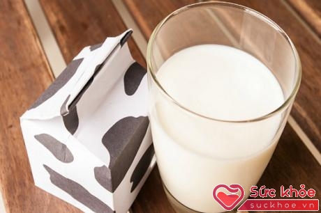 Sữa bò có thể khiến trẻ sơ sinh đầy bụng, khó tiêu
