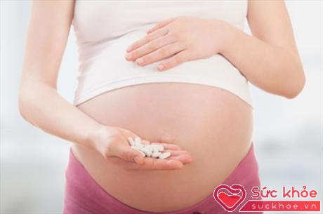 Mẹ bầu đừng bỏ qua việc bổ sung vitamin sớm trong thai kỳ (Ảnh minh họa: Internet)