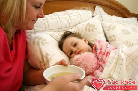 Khi trẻ bị cảm lạnh mẹ cần chú ý đến chế độ dinh dưỡng phù hợp