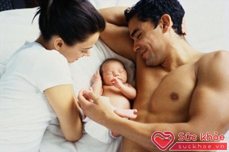 Tình yêu thương của bố mẹ sẽ giúp trẻ phát triển khỏe mạnh và bình thường