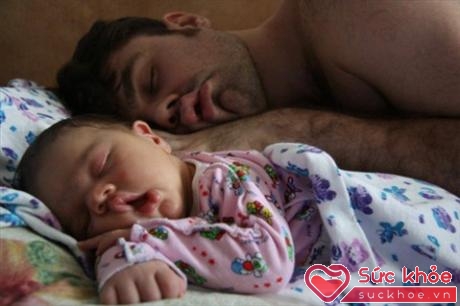 Đứa trẻ sinh ra giống bố có nhiều khả năng sức khỏe tốt hơn sau 1 năm chào đời (Ảnh minh họa).