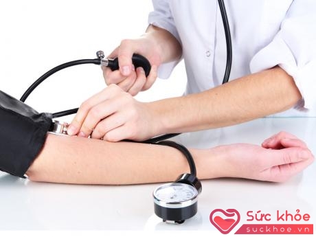 Người có tiền sử huyết áp nên thường xuyên theo dõi huyết áp tại nhà