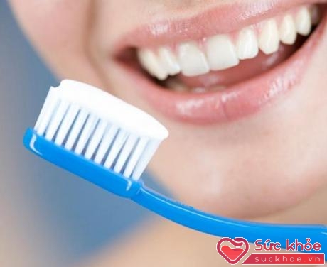 Hãy sử dụng bàn chải có lông mềm, nó giúp bạn làm sạch răng mà không làm tổn thương nướu
