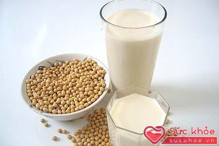 Dùng các sản phẩm như sữa đậu nành giảm cholesterol