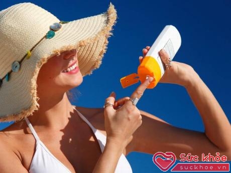 Kem chống nắng có tác dụng hạn chế sự lo ra của lỗ chân lông.