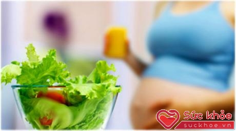 Ăn chay thiếu cân đối trong suốt thai kỳ có thể dẫn đến tình trạng mẹ bầu không đủ chất cho thai nhi