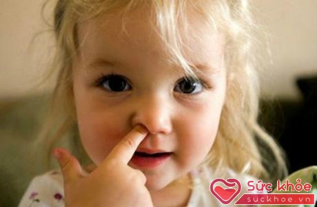 Trẻ em có rất nhiều niềm vui khám phá cơ thể và chắc chắn mũi của chúng là một điều hấp dẫn. Hãy luôn nhắc nhở trẻ giữ các ngón tay tránh xa mũi.