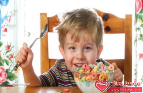 Ngũ cốc chứa quá nhiều hàm lượng vitamin tổng hợp có thể gây hại đến các cơ quan và chức năng miễn dịch ở trẻ.