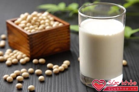 Sữa đậu nành là thực phẩm nhất định phải có trong thực đơn giảm cân mọi phụ nữ.