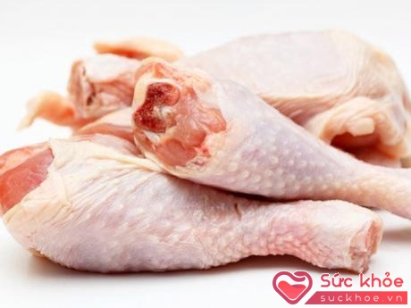 Thịt gà là loại thực phẩm nên được nấu chín kỹ để đảm bảo sức khỏe gia đình