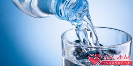 Việc uống quá nhiều nước có thể dẫn đến ngộ độc nước