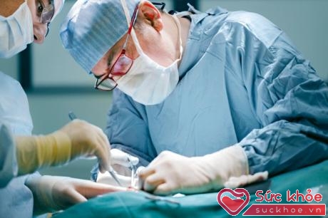 Để phẫu thuật phì đại tuyến vú, các bác sĩ thẩm mỹ sẽ tiến hành phẫu thuật thu gọn có bảo tồn tuyến vú.