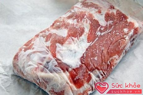 Thịt để quá lâu trong tủ lạnh, chất dinh dưỡng sẽ kém đi và có khi sẽ ảnh hưởng đến sức khỏe. Ảnh: NV