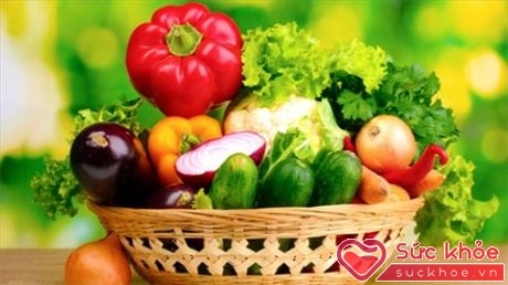 Bổ sung nhiều rau xanh vào thực đơn ăn uống để cung cấp đủ chất xơ cho cơ thể (Ảnh minh họa: Internet)