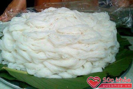 Bún được làm bằng gạo nguyên chất sẽ có màu trắng đục