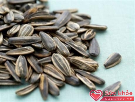 Ngày Tết trẻ thường dễ bị hóc các dị vật như hạt hướng dương, hạt bí, thạch...