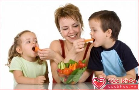  Để duy trì hệ thống miễn dịch khỏe mạnh cho trẻ, ăn bổ sung những thực phẩm giúp tăng cường sức đề kháng là hết sức quan trọng