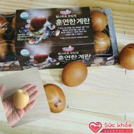 Trứng xông khói Hàn Quốc có giá 35.000 đồng/quả nhưng luôn trong tình trạng cháy hàng. Ảnh: Đất Việt