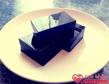 Thạch đen không chỉ là món ăn có tác dụng giải nhiệt mà còn được sử dụng làm tân dược để chữa bệnh 