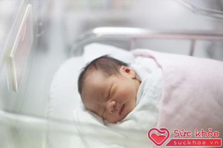 Trẻ sinh ra khỏe mạnh, nhưng chỉ sau vài lần bú mẹ bỗng nhiên hôn mê, suy hô hấp và tử vong
