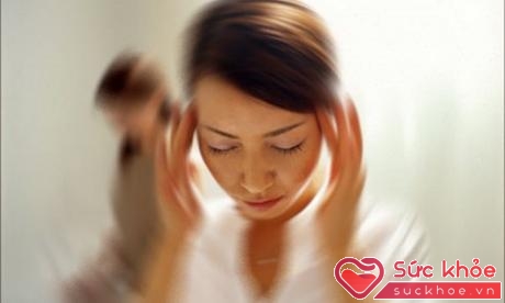 Chóng mặt, choáng váng khi đứng lên biểu hiện thường gặp ở hạ huyết áp tư thế.