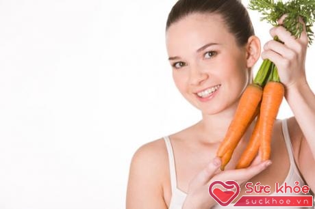 Mỗi ngày 1 cốc nước ép quả dứa, cà rốt nguyên chất sẽ giúp da bạn giảm các triệu chứng của bệnh dị ứng