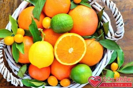 Khi ăn những thực phẩm giàu sắt, người mẹ nên bổ sung cùng những thực phẩm giàu vitamin C. (ảnh minh họa)