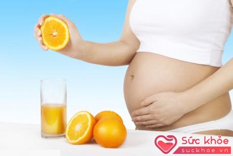 Cam sành nói riêng và các loại cam nói chung rất giàu vitamin C, vitamin A, canxi, chất xơ... rất bổ dưỡng cho cơ thể phụ nữ mang thai