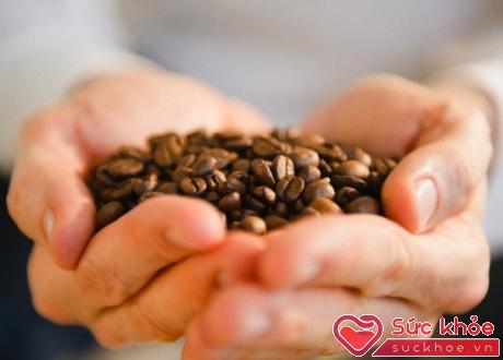 Hạt cà phê sẽ giúp khử sạch hoàn toàn mùi khó chịu và giúp tay bạn trở nên thật thơm tho